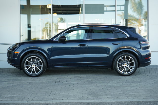 Used 2024 Porsche Cayenne AWD/4WD image 5