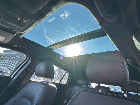 Used 2018 INFINITI QX30 Premium w/ Technology Package image 12