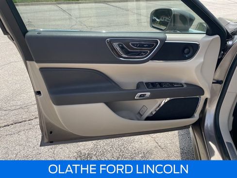 Used 2018 Lincoln Continental Reserve AWD/4WD image 12