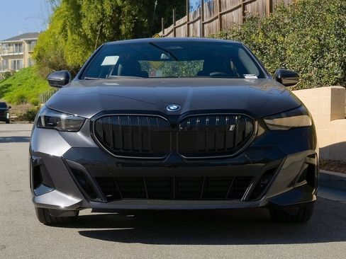 New 2026 BMW i5 eDrive40 image 3