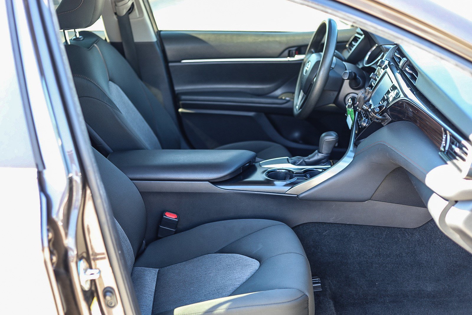 Used 2019 Toyota Camry LE w/ Carpet Mat Package FWD image 15