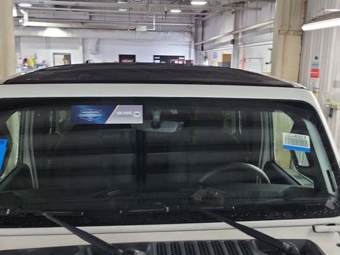 Used 2023 Jeep Wrangler Unlimited w/ Sun & Screen Package image 9