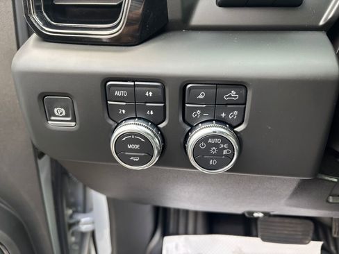 Used 2025 GMC Sierra 3500 AT4 w/ AT4 Premium Plus Package image 22