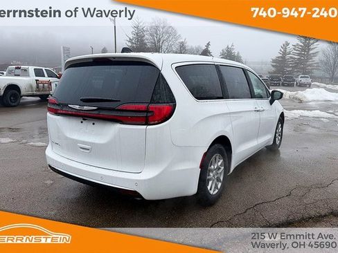New 2026 Chrysler Pacifica Select image 29