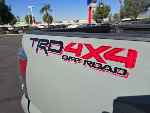 Used 2022 Toyota Tacoma TRD Off-Road image 13