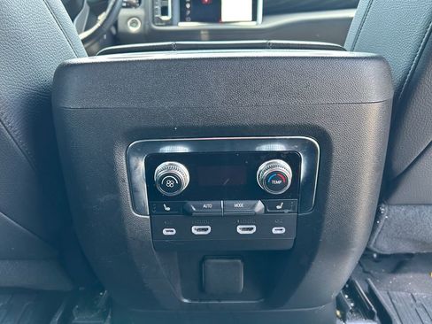 Used 2024 GMC Yukon XL Denali w/ Advanced Technology Package AWD/4WD image 22