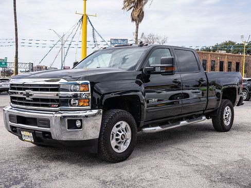 Used 2018 Chevrolet Silverado 2500 LT w/ Texas Edition image 9