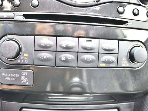 Used 2017 INFINITI QX70 3.7 w/ Premium Package image 17