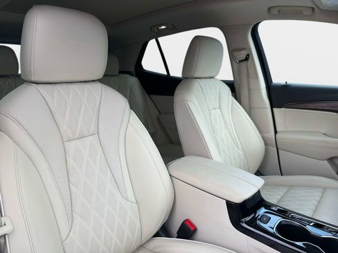 Used 2023 Buick Envision Avenir FWD image 22