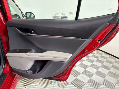 Used 2021 Toyota Camry SE image 16