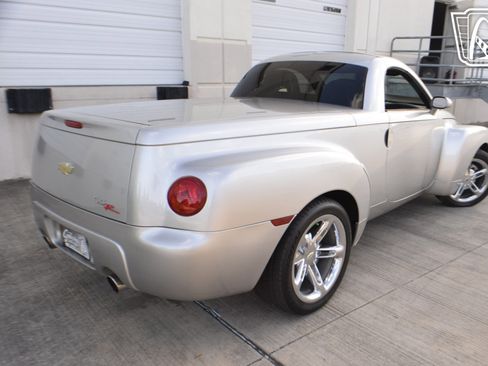 Used 2006 Chevrolet SSR w/ Preferred Equipment Group image 22