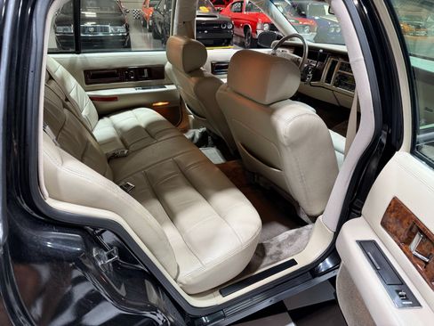 Used 1995 Cadillac Fleetwood Brougham RWD image 44