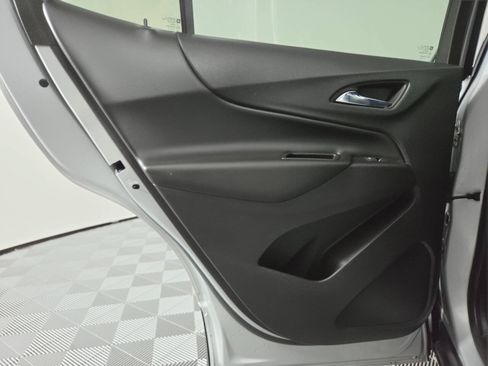 Used 2018 Chevrolet Equinox LT FWD image 18
