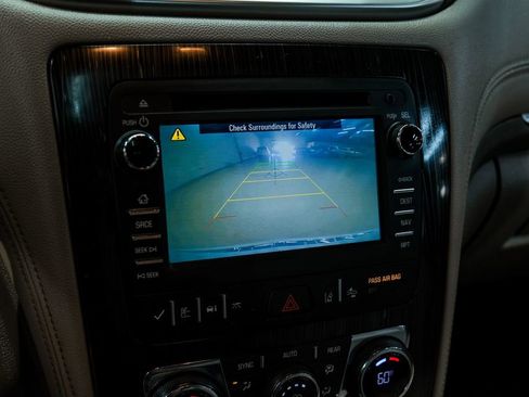 Used 2017 Chevrolet Traverse Premier FWD image 25
