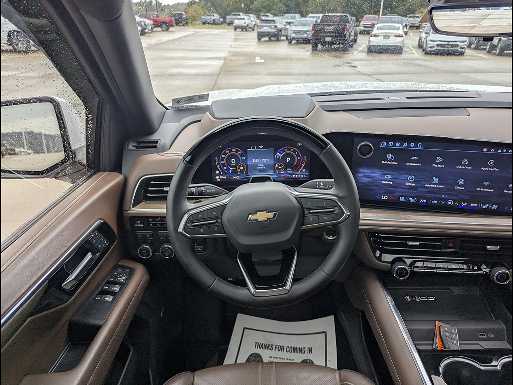 Used 2025 Chevrolet Suburban High Country AWD/4WD image 3