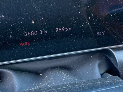 Used 2025 Mercedes-Benz GLC 350e 4MATIC image 9