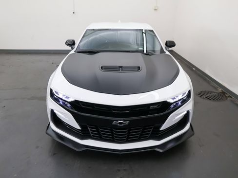 Used 2019 Chevrolet Camaro SS RWD image 9