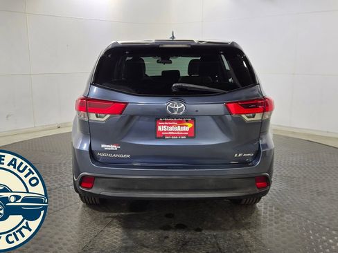 Used 2019 Toyota Highlander Plus AWD/4WD image 6