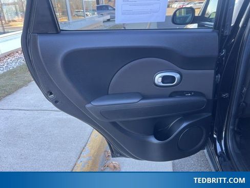 Used 2018 Kia Soul image 15