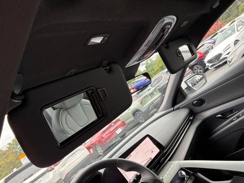 Used 2025 Hyundai Elantra Limited FWD image 44