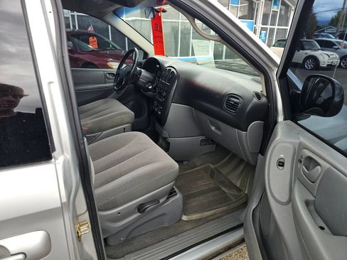 Used 2006 Dodge Grand Caravan SXT FWD image 10