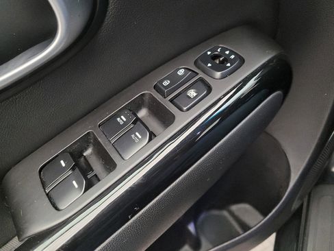 Used 2015 Kia Soul + FWD image 27