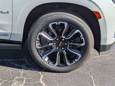 Used 2023 GMC Yukon Denali image 11