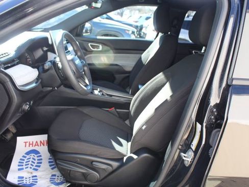 Used 2024 Jeep Compass Sport image 27