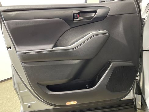 Certified 2025 Toyota Highlander LE image 17