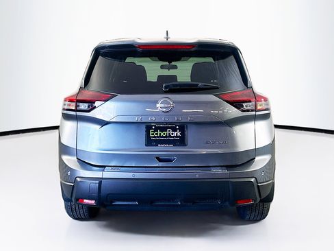 Used 2024 Nissan Rogue SV image 7