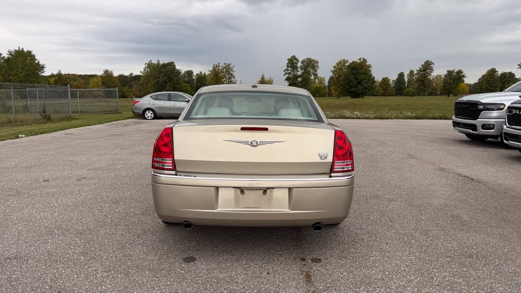 Used 2009 Chrysler 300 C RWD image 7