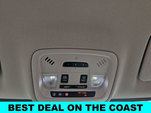 Used 2018 Chevrolet Traverse Premier w/ Driver Confidence II Package FWD image 31