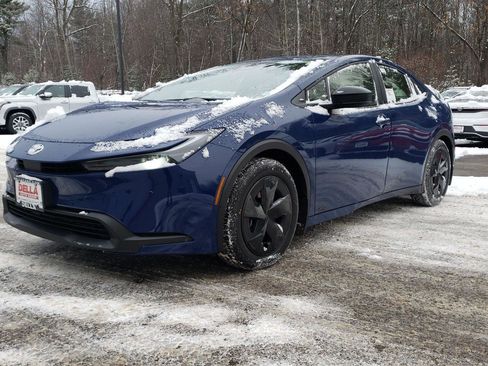 New 2026 Toyota Prius LE image 2