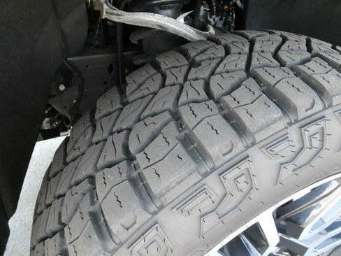 Certified 2025 GMC Sierra 1500 AT4 w/ AT4 Premium Package image 15