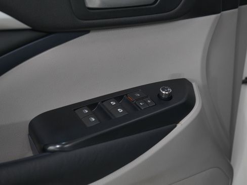 Used 2015 Toyota Highlander XLE image 18