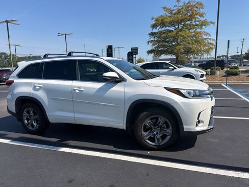 Used 2019 Toyota Highlander Limited Platinum AWD/4WD image 6