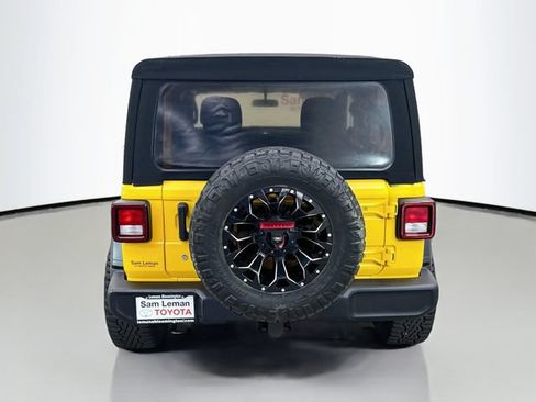 Used 2019 Jeep Wrangler Sport AWD/4WD image 6