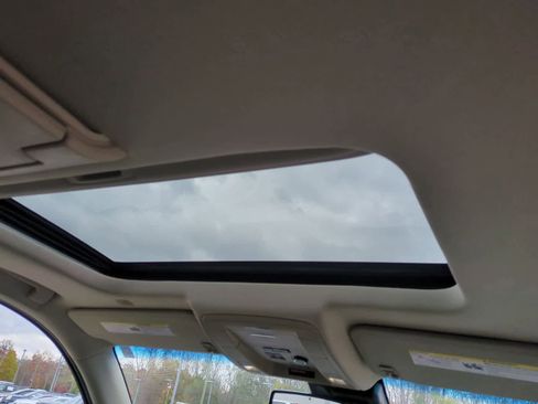 Used 2020 GMC Yukon XL SLT w/ Open Road Package image 24