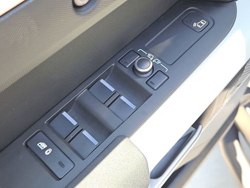 Used 2023 Land Rover Defender 110 S AWD/4WD image 19