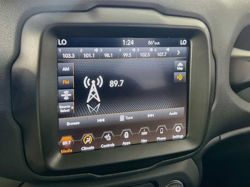 Used 2023 Jeep Renegade Altitude w/ Sun/Sound Group AWD/4WD image 15