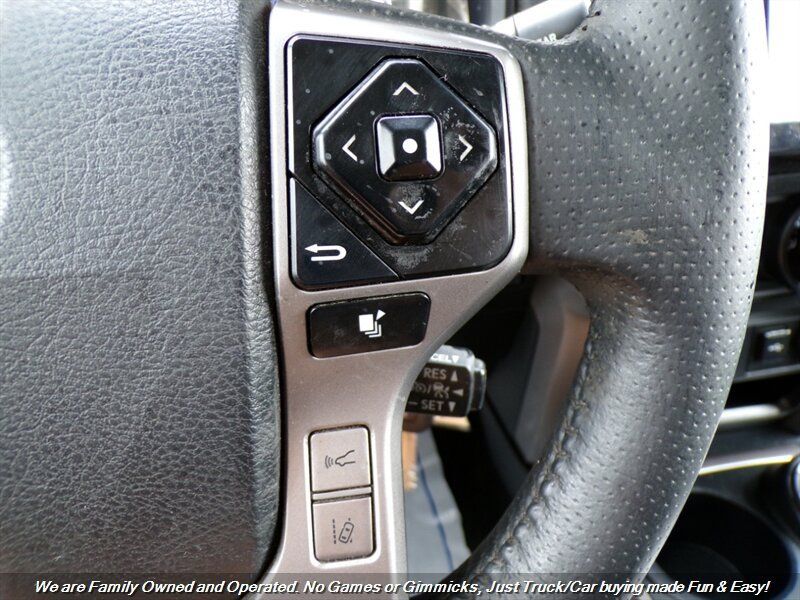 Used 2020 Toyota 4Runner SR5 AWD/4WD image 33