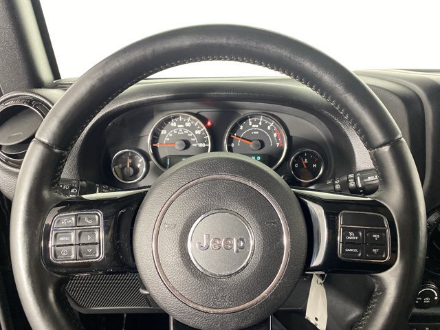 Used 2015 Jeep Wrangler Unlimited Sahara w/ Dual Top Group AWD/4WD image 19