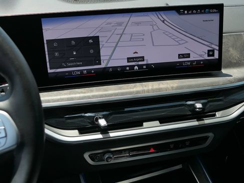 Used 2025 BMW X7 xDrive40i w/ Premium Package AWD/4WD image 19