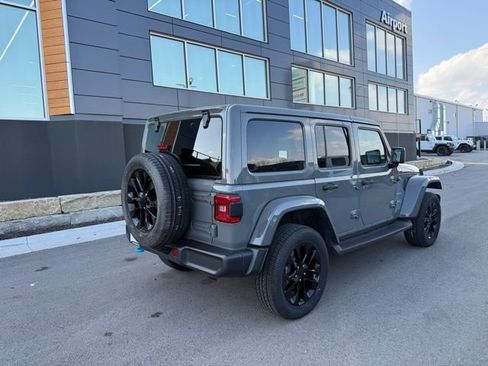 Used 2022 Jeep Wrangler Unlimited Sahara w/ Cold Weather Group AWD/4WD image 3