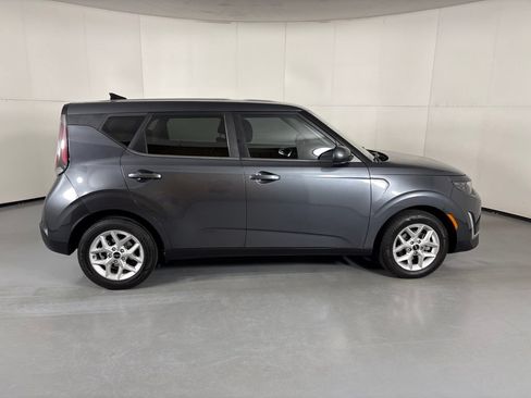 Used 2023 Kia Soul LX w/ LX Technology Package FWD image 9