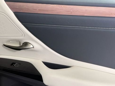 Certified 2025 Lexus ES 300h w/ Premium Package image 28