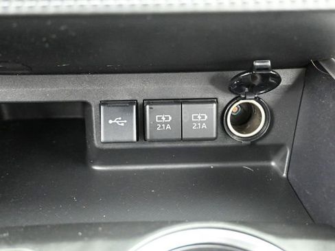 Used 2021 Toyota Highlander LE image 27