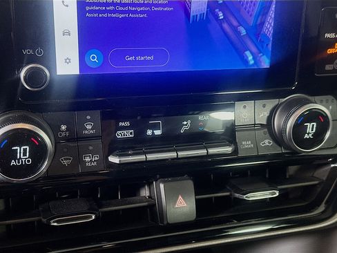 Used 2024 Toyota Highlander XLE image 24