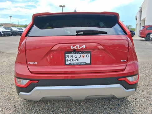 Used 2023 Kia Niro FWD image 11