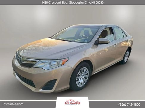 Used 2012 Toyota Camry LE image 1